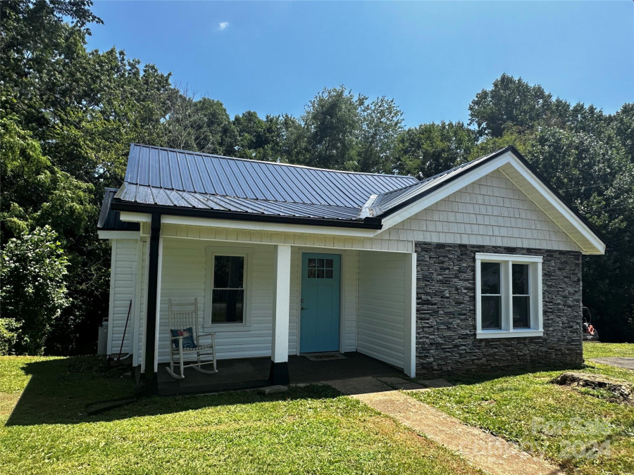 149 Phillips Rd Spruce Pine, NC 28777