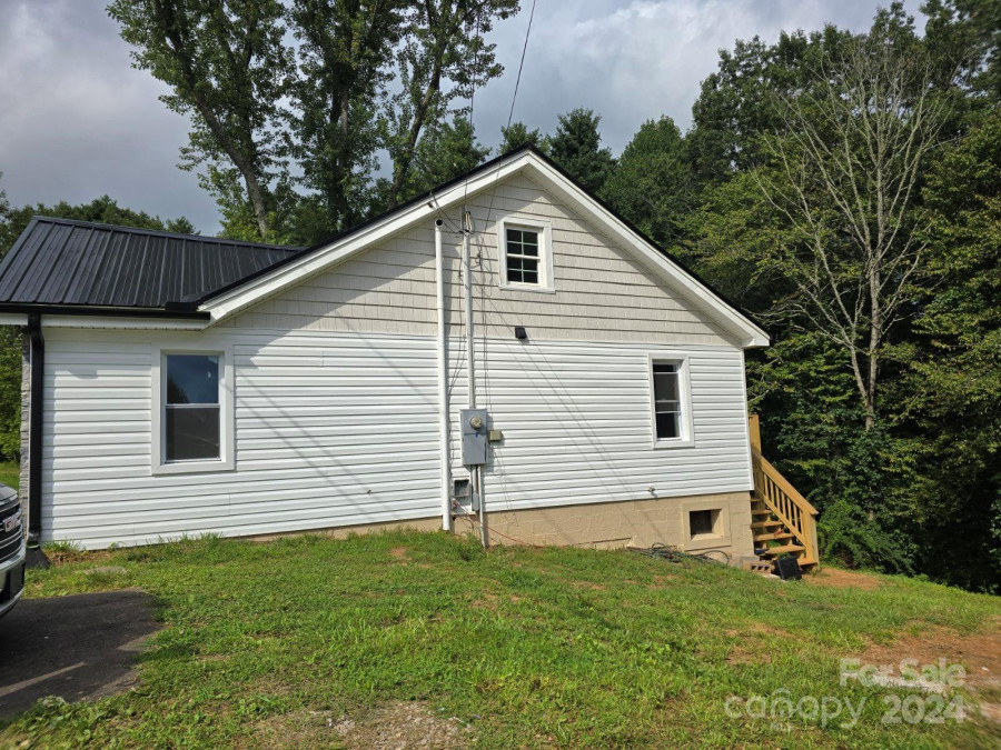 149 Phillips Rd Spruce Pine, NC 28777