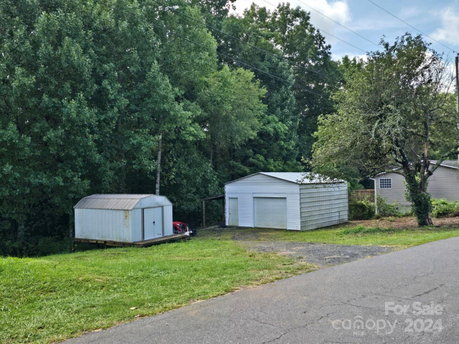 149 Phillips Rd Spruce Pine, NC 28777