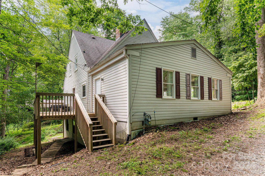 16 Dew Waite Rd Black Mountain, NC 28711