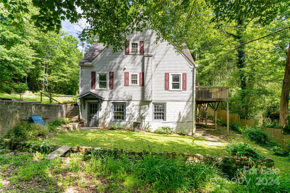 16 Dew Waite Rd Black Mountain, NC 28711