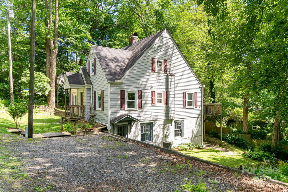 16 Dew Waite Rd Black Mountain, NC 28711