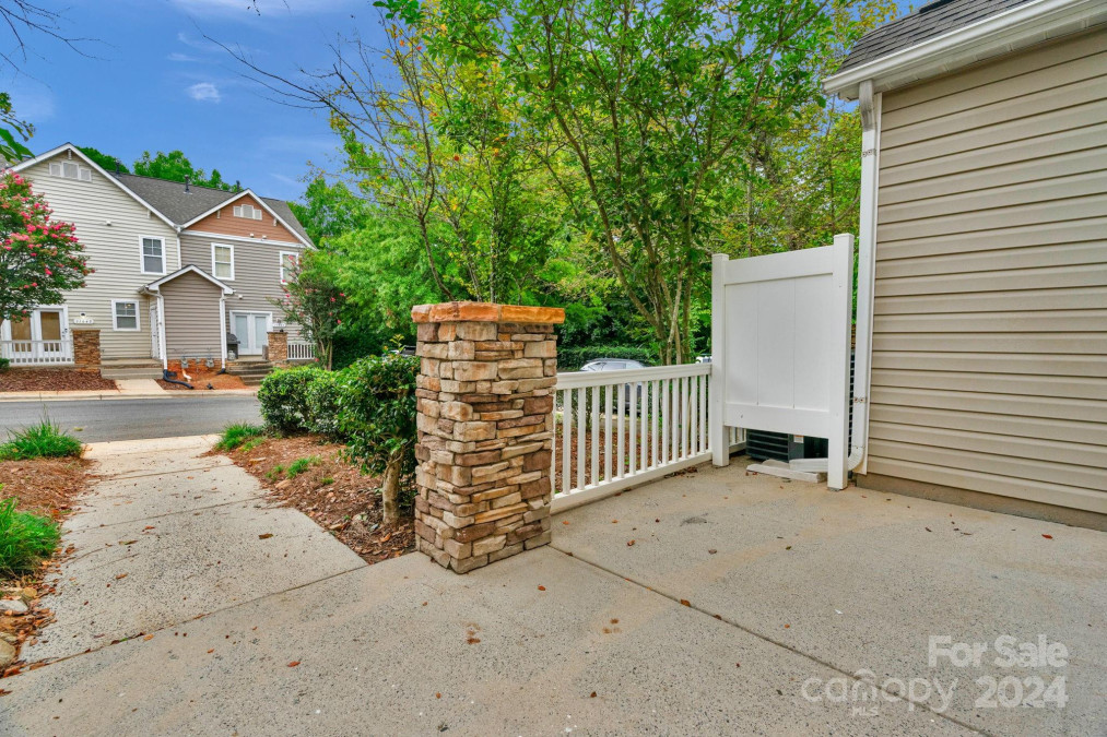 11046 Dundarrach Ln Charlotte, NC 28277