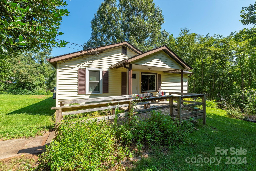 25 Cherokee Rd Asheville, NC 28806