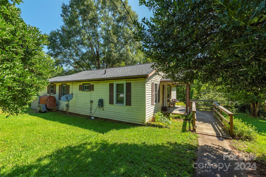 25 Cherokee Rd Asheville, NC 28806