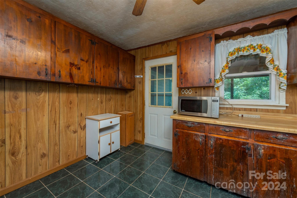 25 Cherokee Rd Asheville, NC 28806