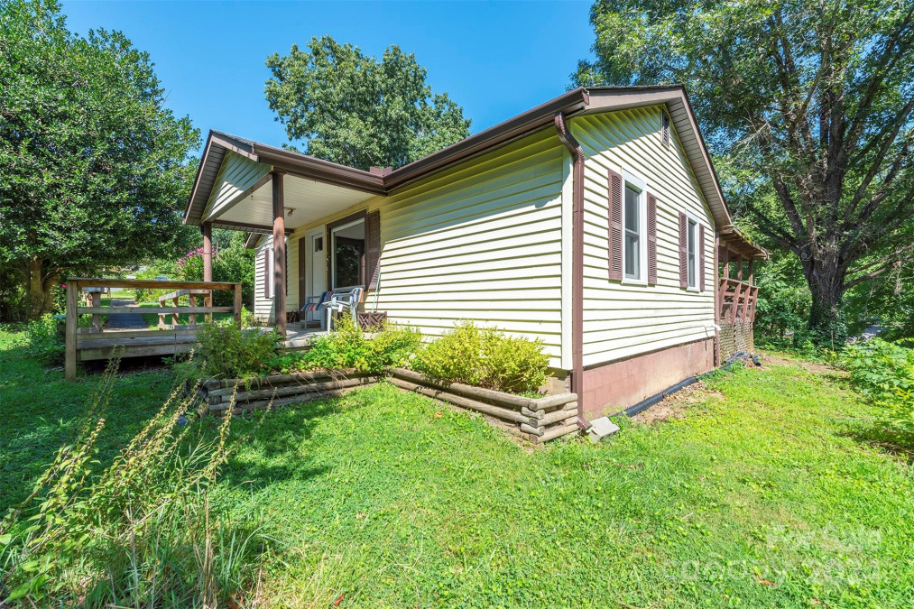 25 Cherokee Rd Asheville, NC 28806