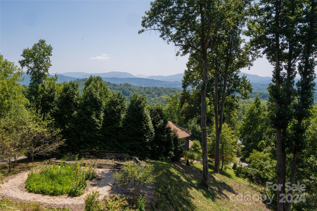 67 Ben Lippen School Rd Asheville, NC 28806