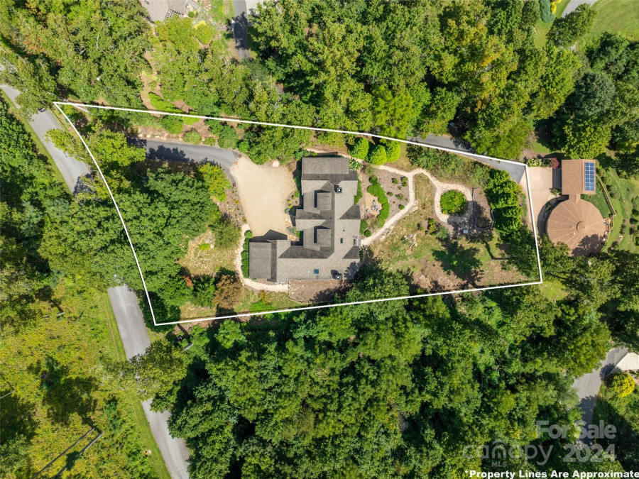 67 Ben Lippen School Rd Asheville, NC 28806