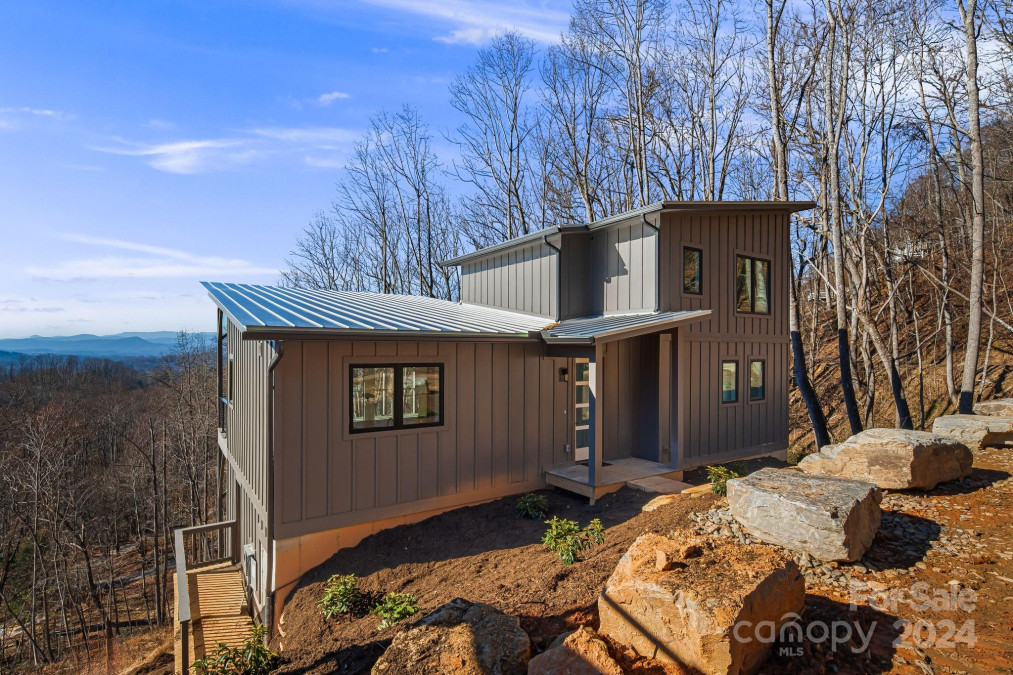 52 Scenic View Dr Hendersonville, NC 28792