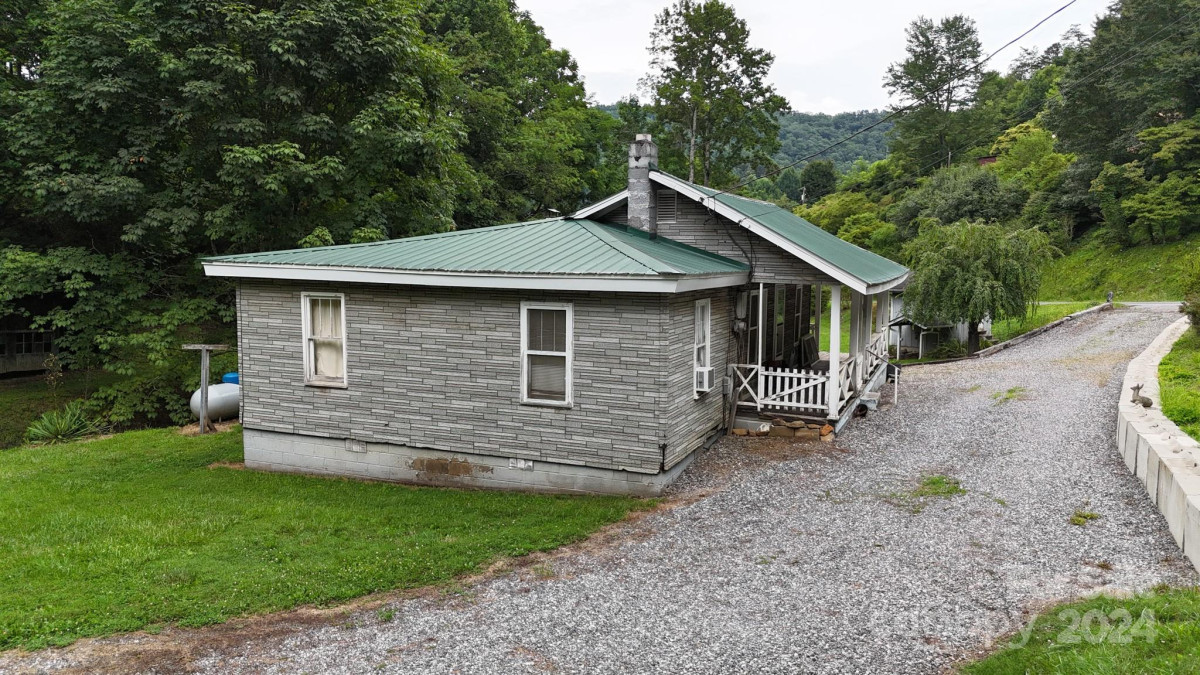 334 Roscoe Lewis Rd Sylva, NC 28779