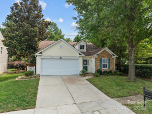 6104 Hidden Meadow Ln Charlotte, NC 28269