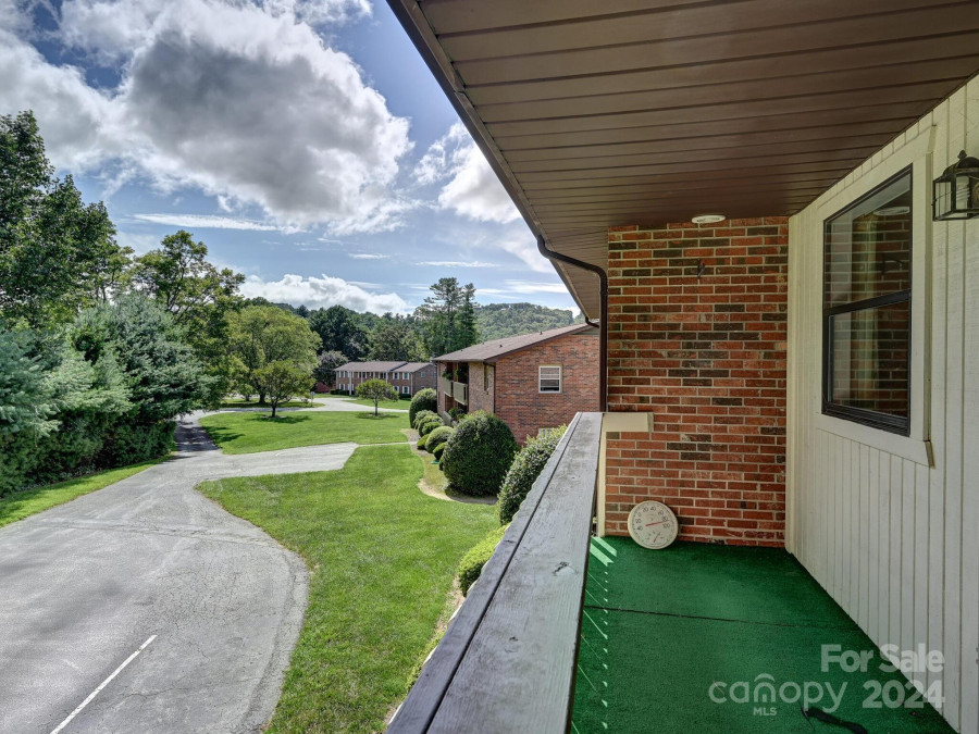 103 Oakwood Pl Hendersonville, NC 28792