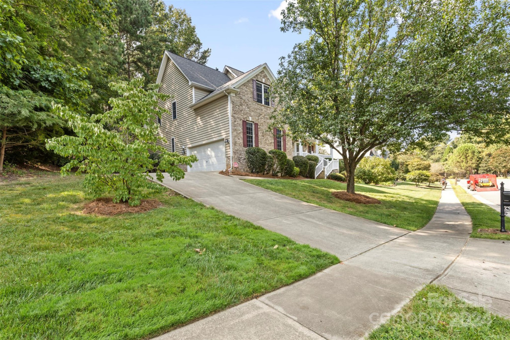 2848 Mt Isle Harbor Dr Charlotte, NC 28214