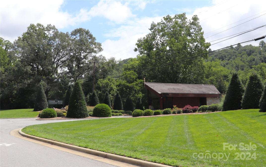 3030 Cedar Crest Dr Lenoir, NC 28645