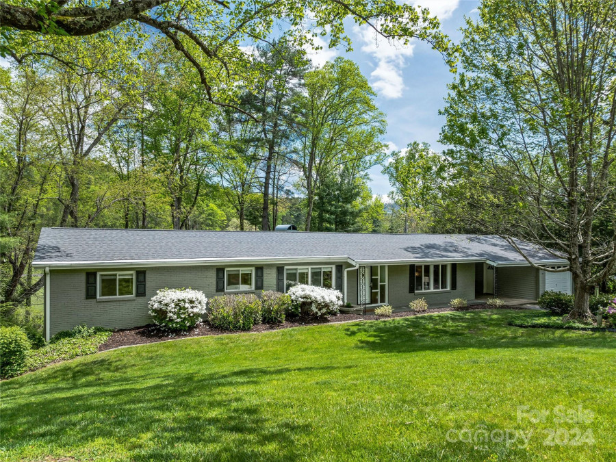 29 Robinhood Rd Asheville, NC 28804