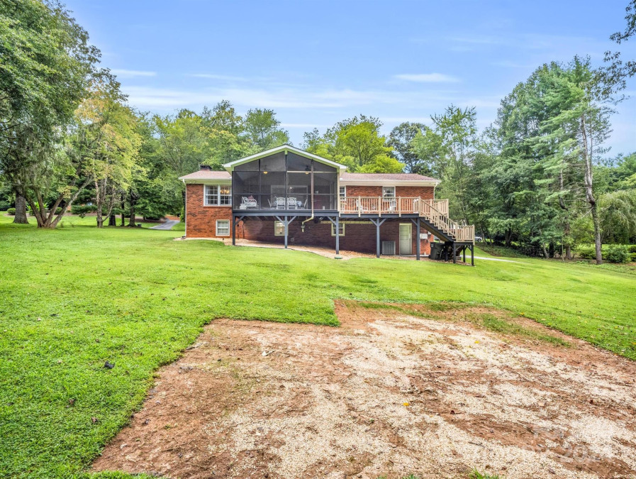 72 Kent Ln Hendersonville, NC 28739