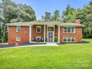 72 Kent Ln Hendersonville, NC 28739