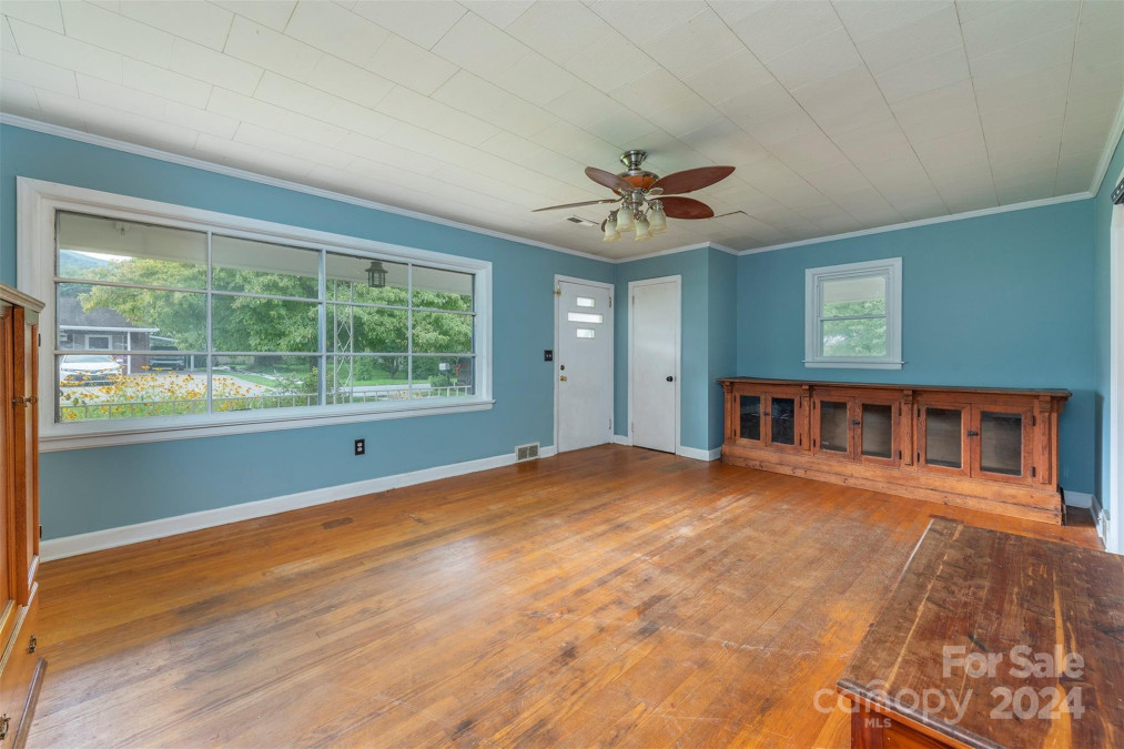 37 Francis St Waynesville, NC 28786