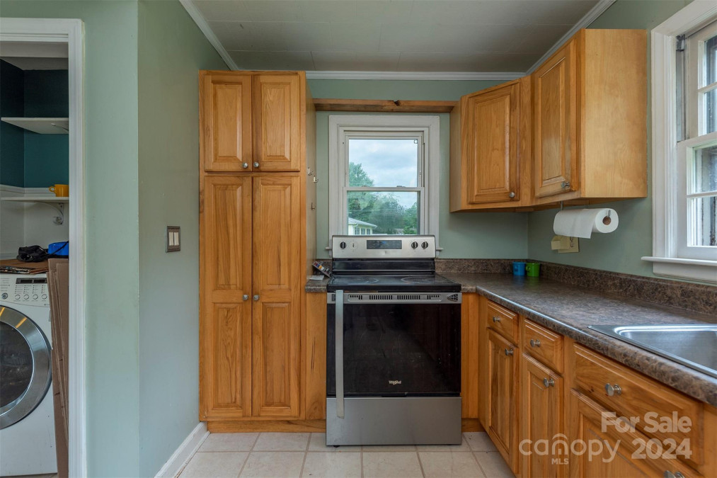 37 Francis St Waynesville, NC 28786