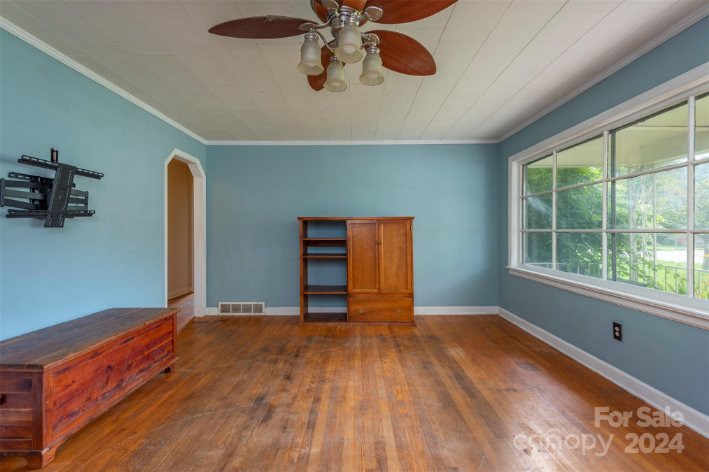 37 Francis St Waynesville, NC 28786