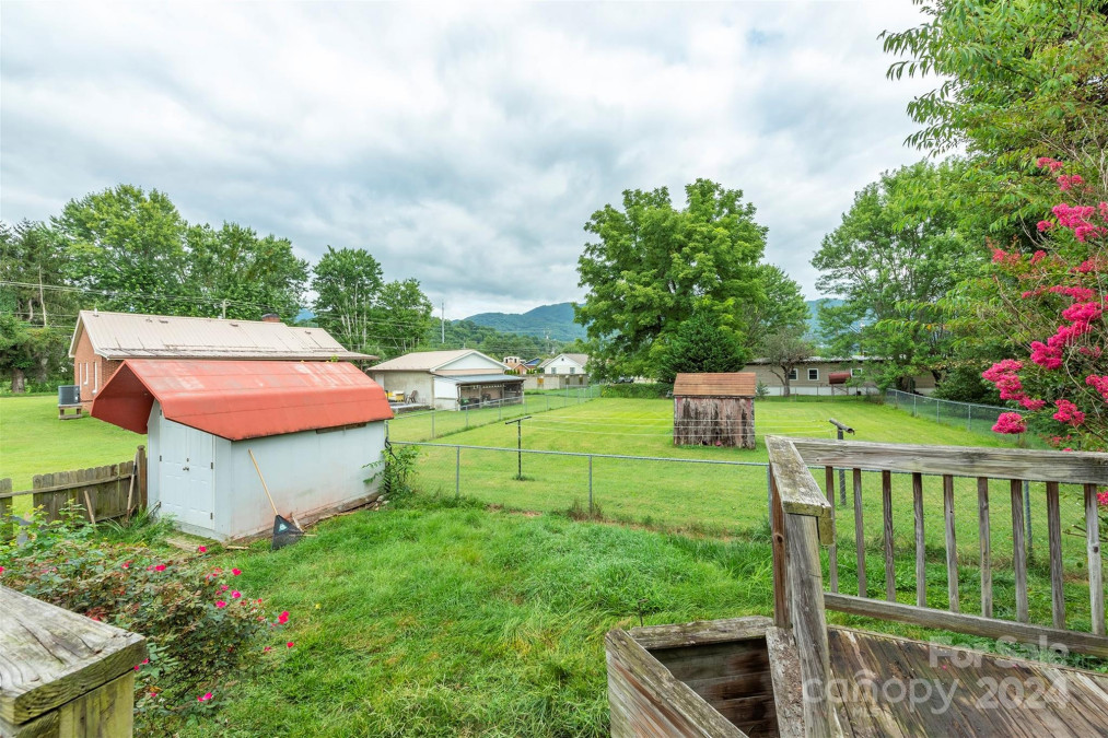 37 Francis St Waynesville, NC 28786