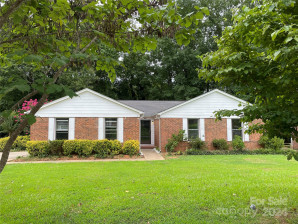 5021 Prestwick Ln Charlotte, NC 28212