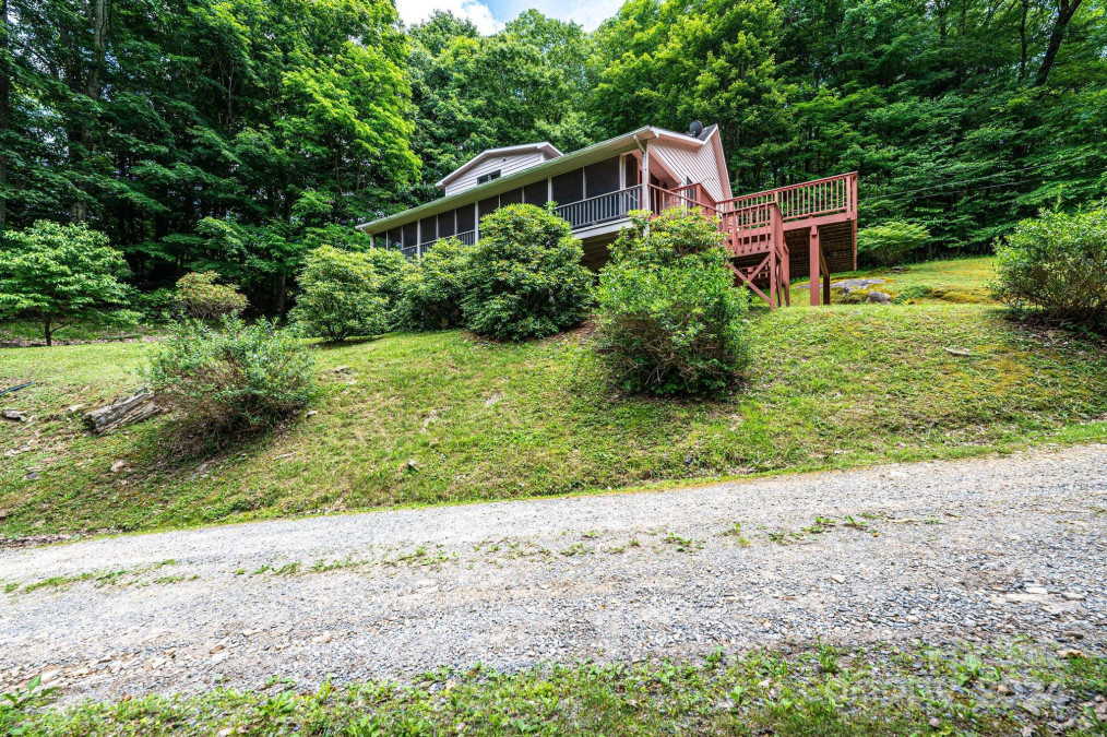 3974 Beech Mountain Rd Elk Park, NC 28622