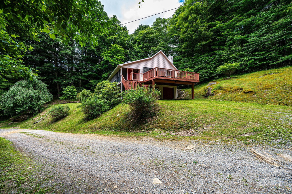 3974 Beech Mountain Rd Elk Park, NC 28622