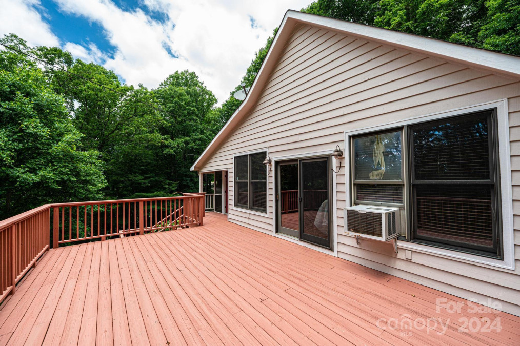 3974 Beech Mountain Rd Elk Park, NC 28622