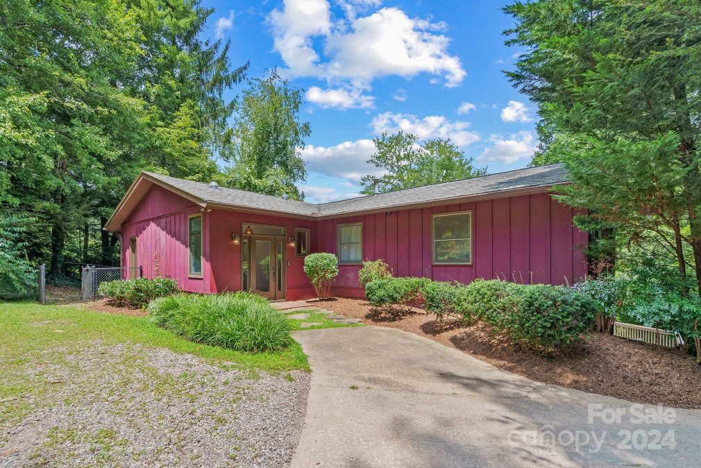 55 Springwood Dr Asheville, NC 28805