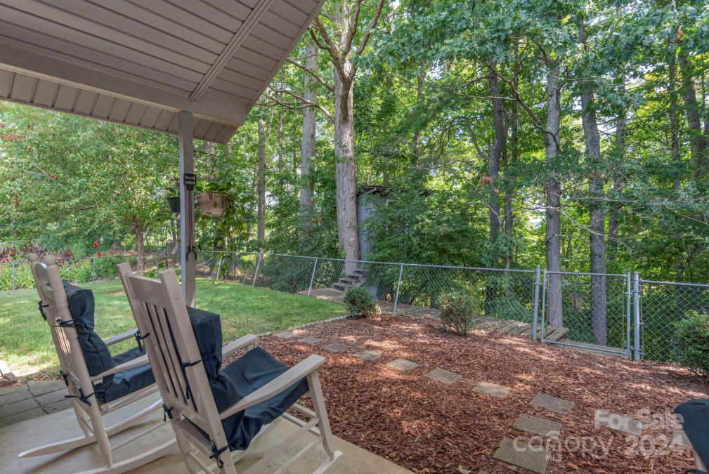 30 Morning Glory Ln Weaverville, NC 28787