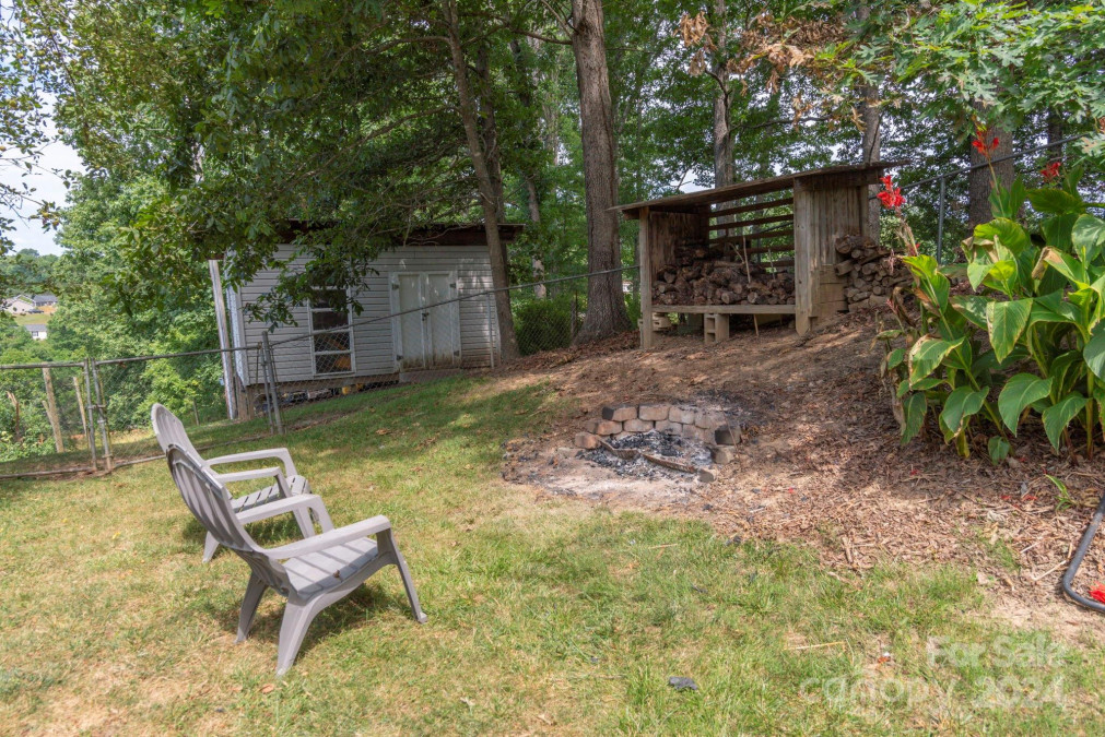 30 Morning Glory Ln Weaverville, NC 28787