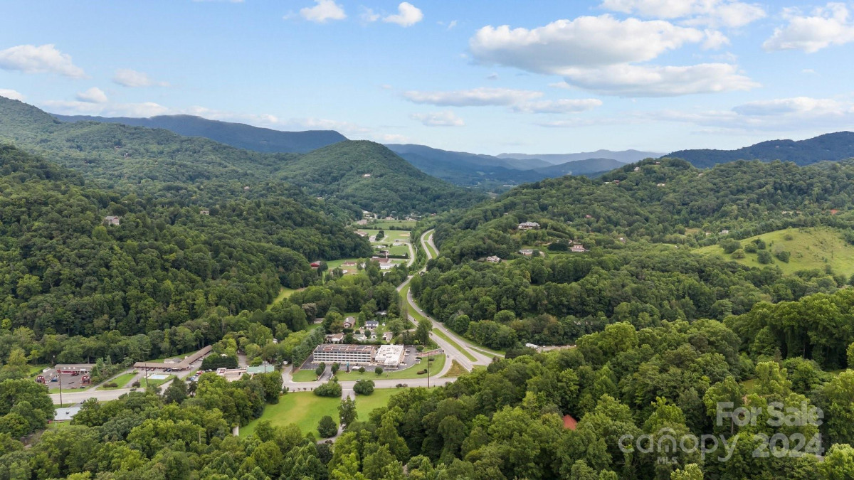 460 Henry Dingus Way Maggie Valley, NC 28751