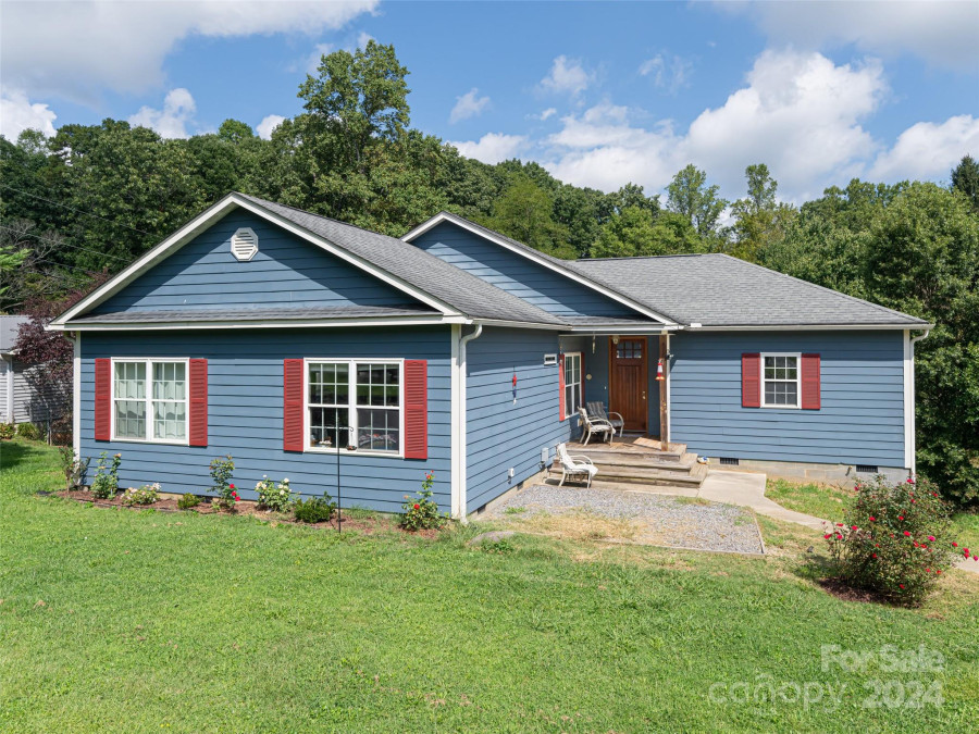 10 Ashe Rd Candler, NC 28715