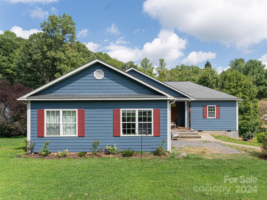 10 Ashe Rd Candler, NC 28715