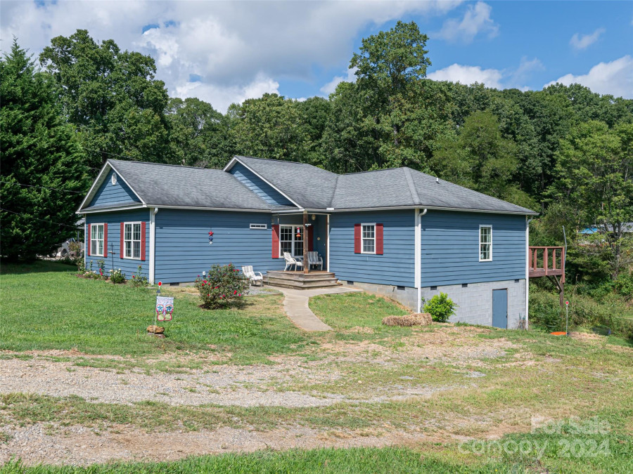 10 Ashe Rd Candler, NC 28715