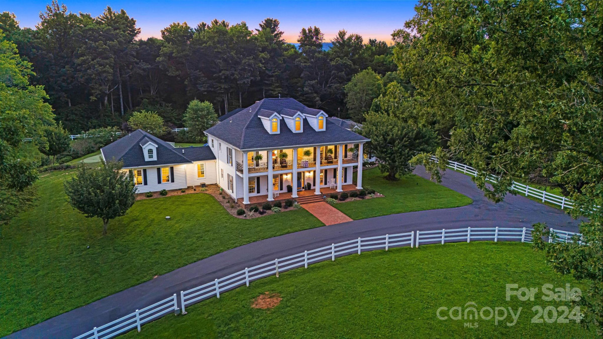 56 Fair Oaks Estate Fletcher, NC 28732