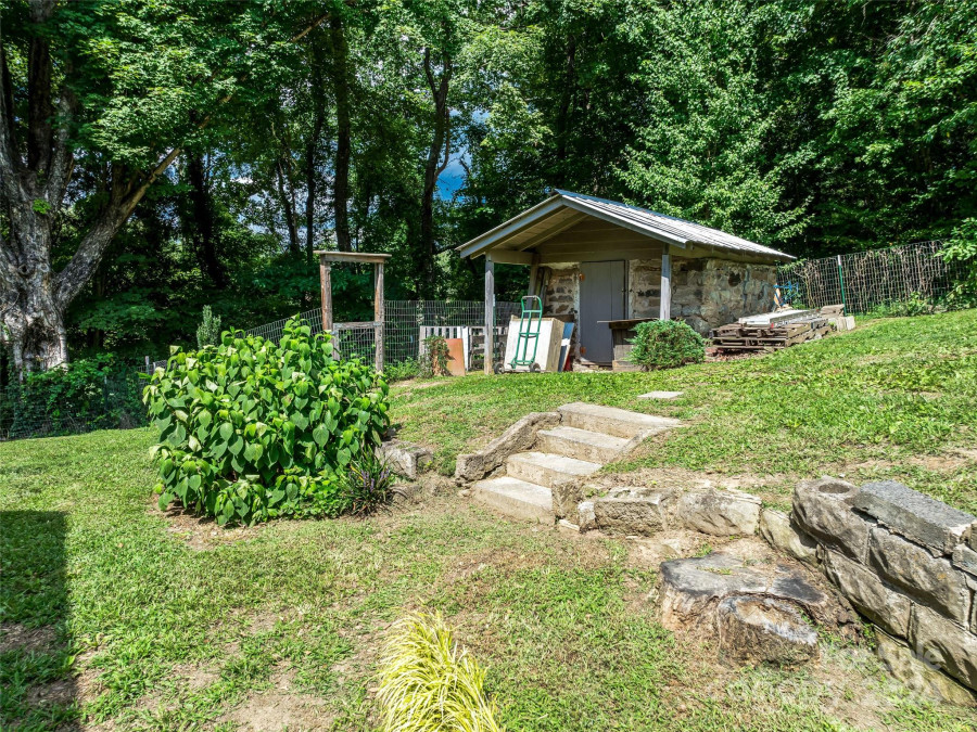 5 Buncombe School Rd Asheville, NC 28806