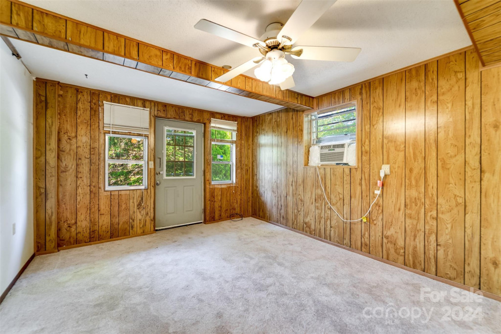 33 Money Ln Franklin, NC 28734