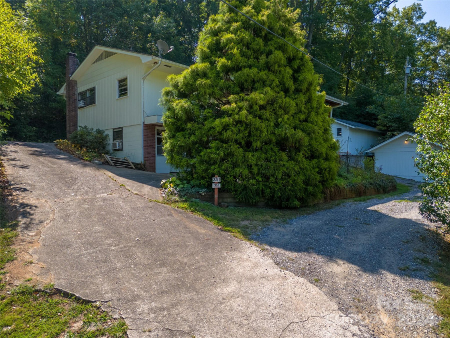 33 Money Ln Franklin, NC 28734