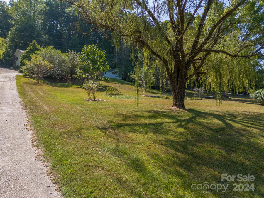 33 Money Ln Franklin, NC 28734