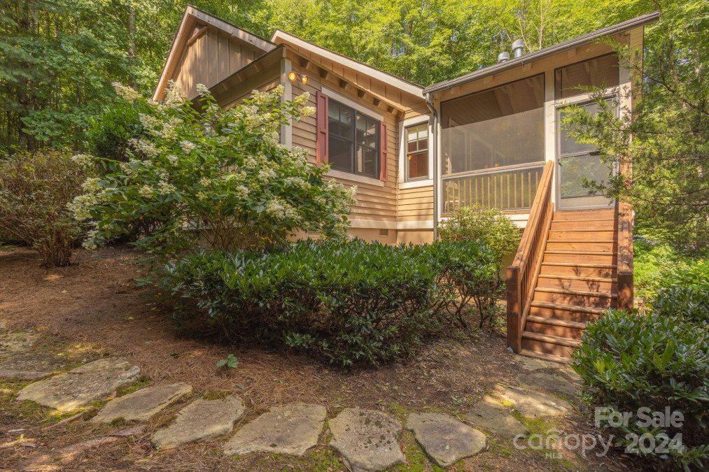 108 Mill Pond Dr Tuckasegee, NC 28783