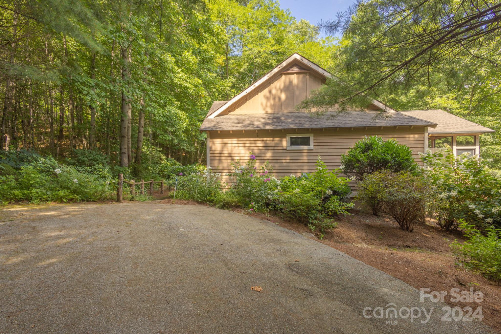 108 Mill Pond Dr Tuckasegee, NC 28783