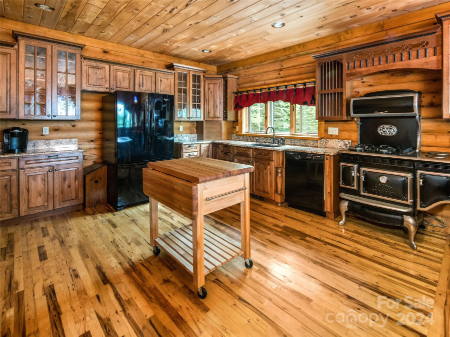 35 Falcon Crest Loop Maggie Valley, NC 28751