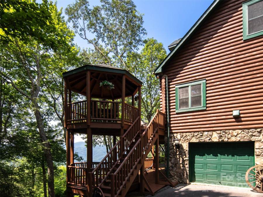 35 Falcon Crest Loop Maggie Valley, NC 28751