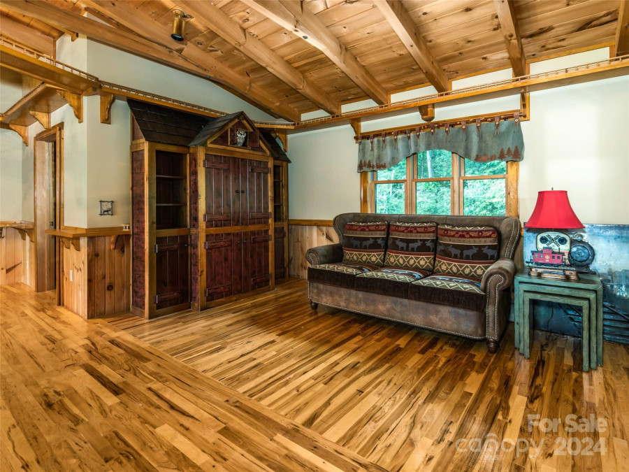 35 Falcon Crest Loop Maggie Valley, NC 28751