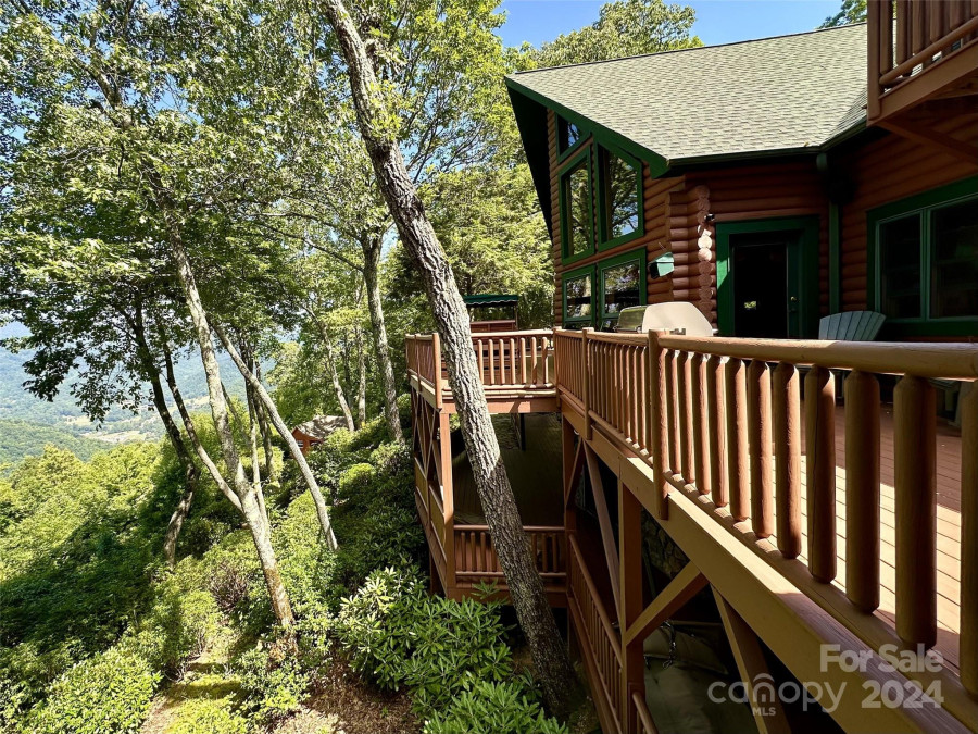 35 Falcon Crest Loop Maggie Valley, NC 28751