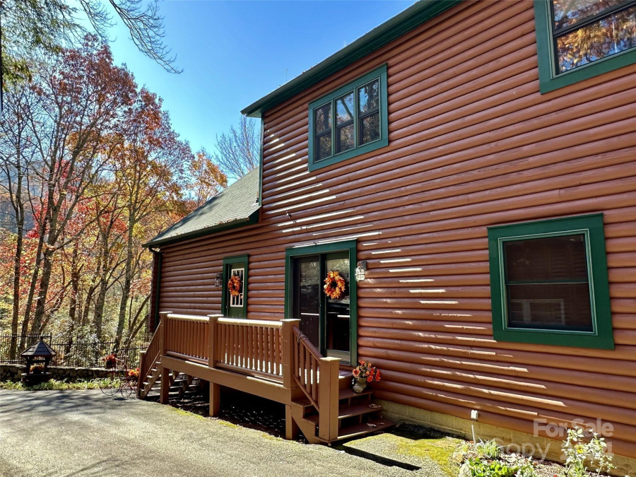 35 Falcon Crest Loop Maggie Valley, NC 28751