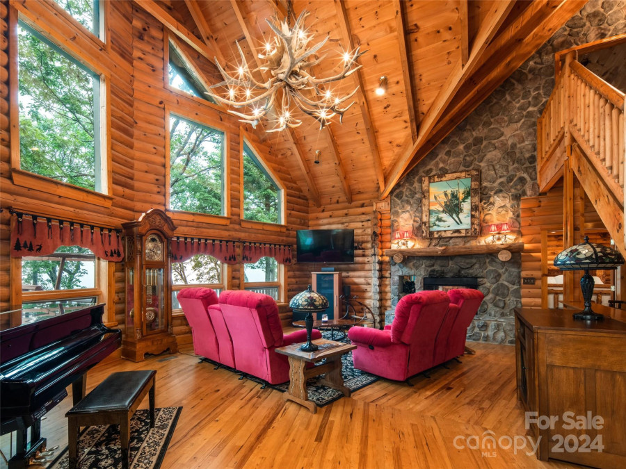 35 Falcon Crest Loop Maggie Valley, NC 28751